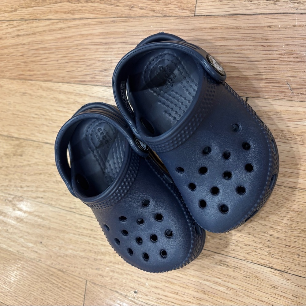 CROCS Toddler Size 5 Dark Blue - Picture 2 of 4